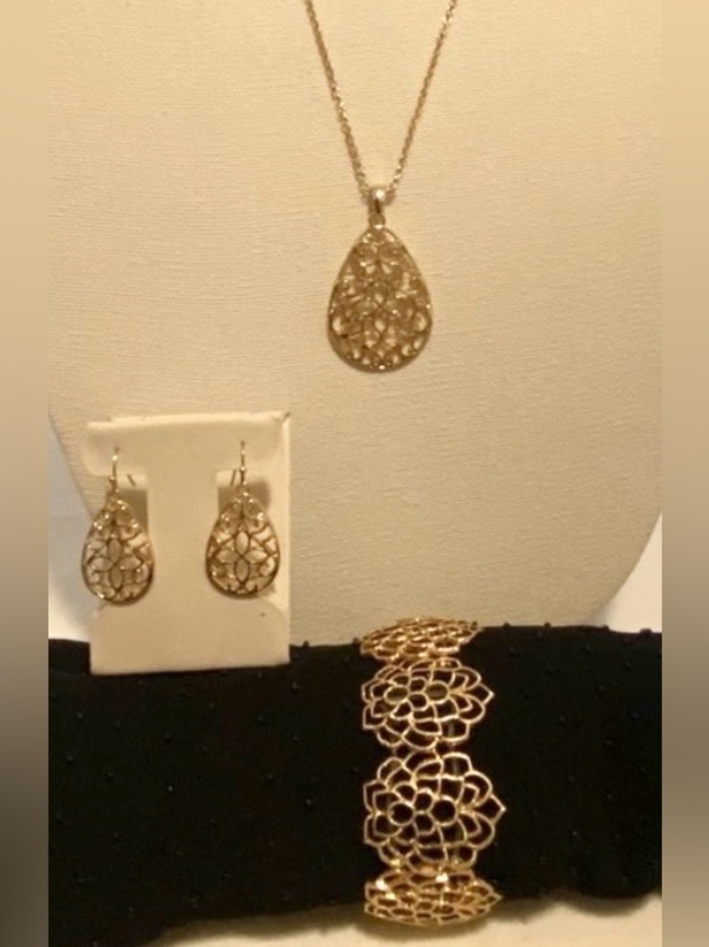 AVON NIB Filigree Jewelry set; Necklace, Earrings & Bracelet; Goldtone